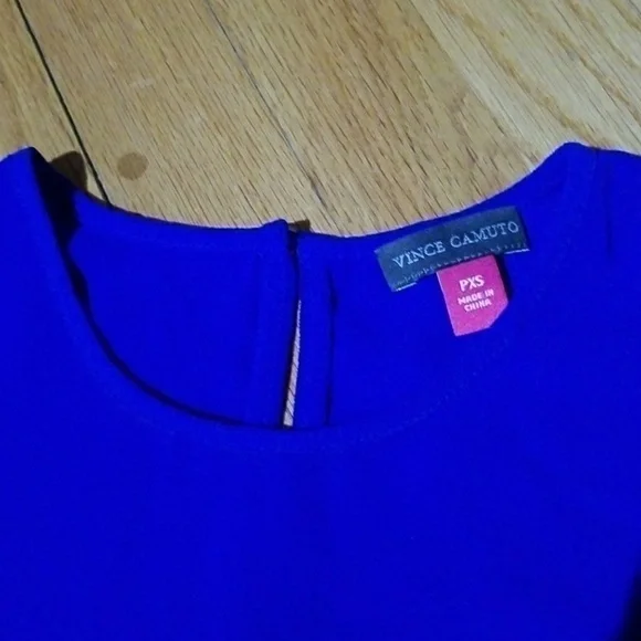 NWOT vince camuto cold shoulder long sleeve blouse - Picture 6 of 7